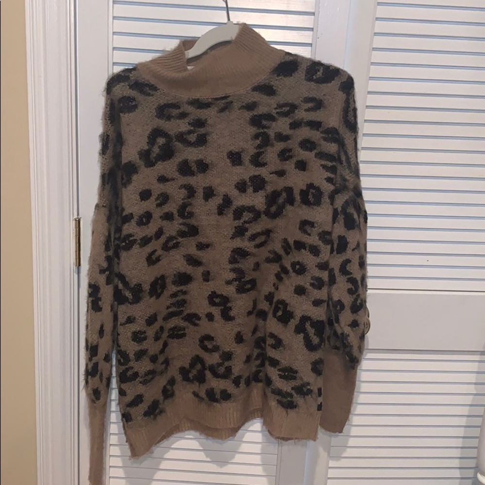 Cheetah print light sweater